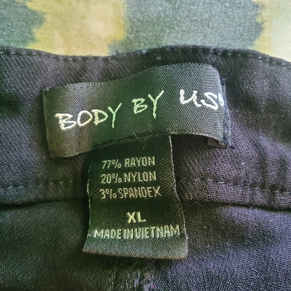 Black Ankle Capris⚡⚡ - Picture 2 of 4